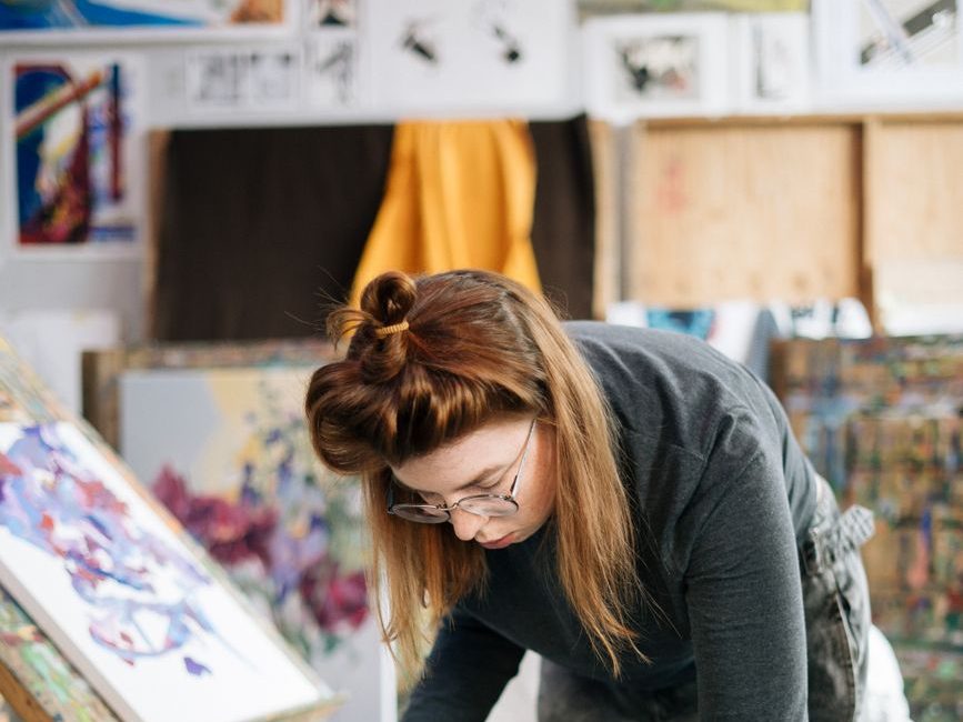 Ressam — çalışma ortamından bir kare